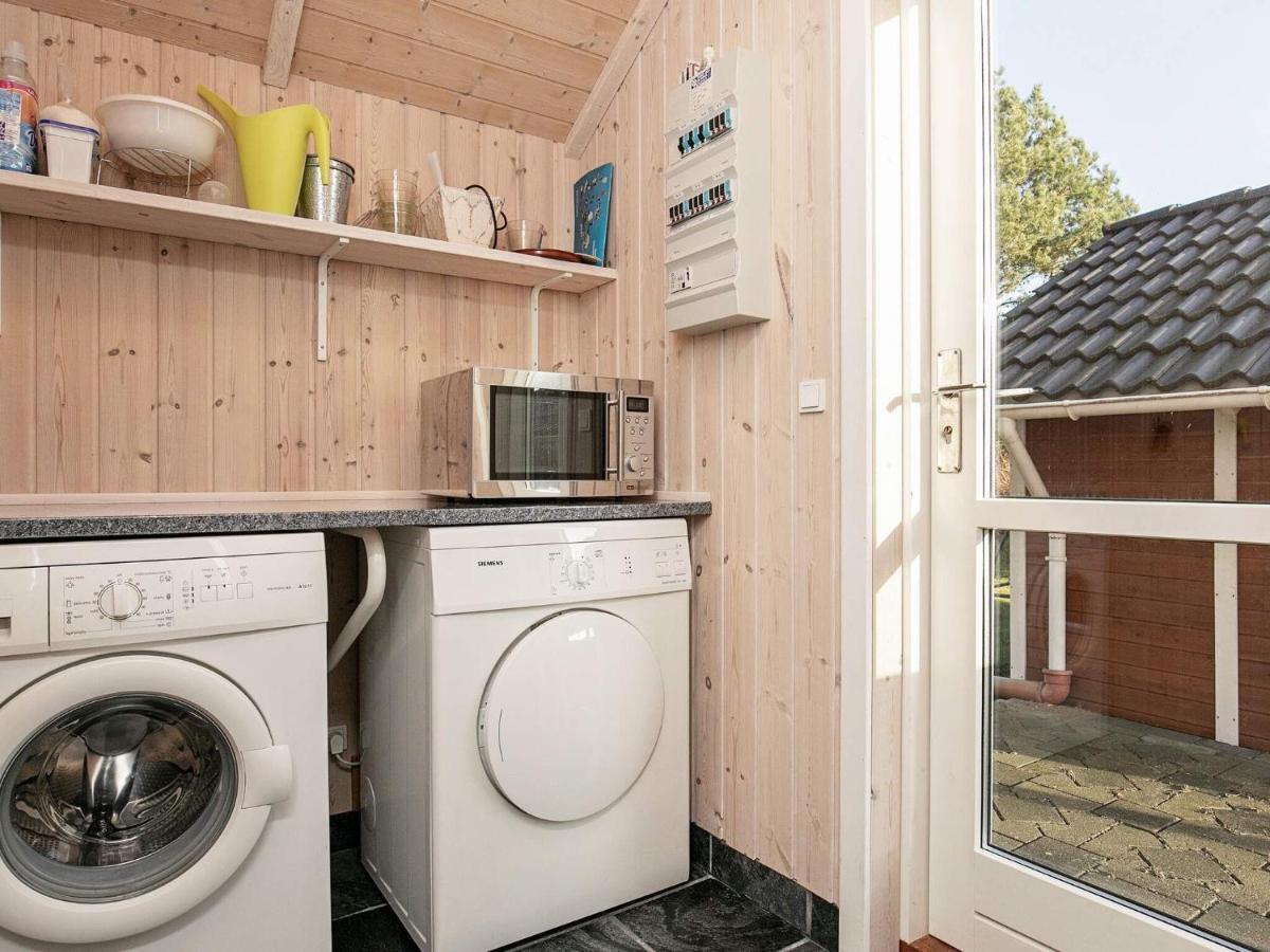 Three-Bedroom Holiday Home In Rodby 38 Kramnitse Esterno foto