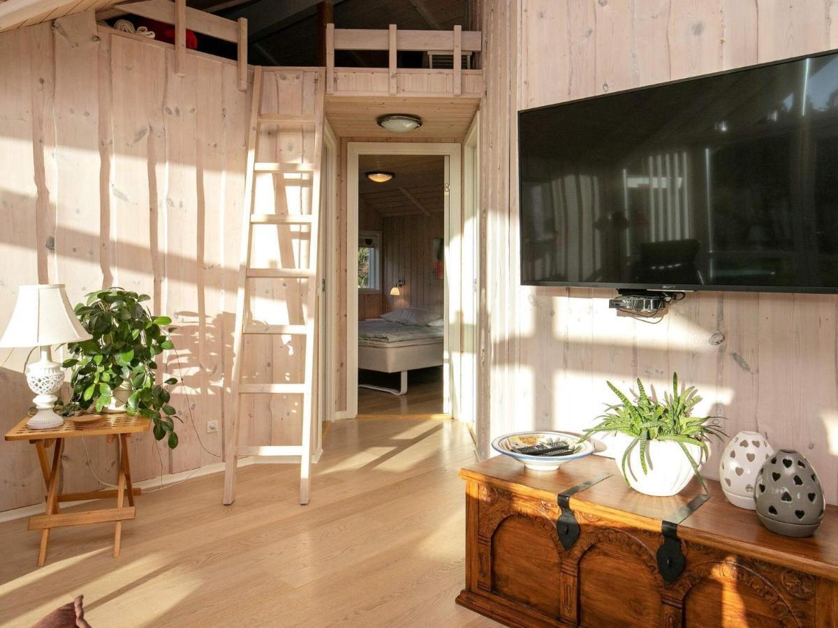 Three-Bedroom Holiday Home In Rodby 38 Kramnitse Esterno foto
